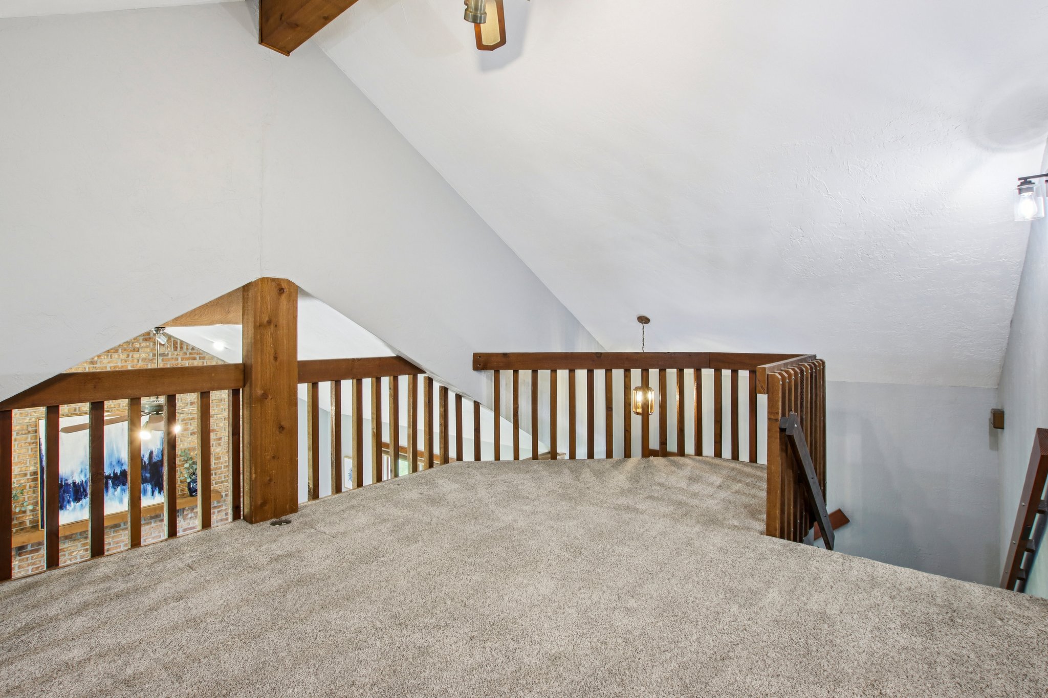 Thistlewood Ct-S1804-025.jpg