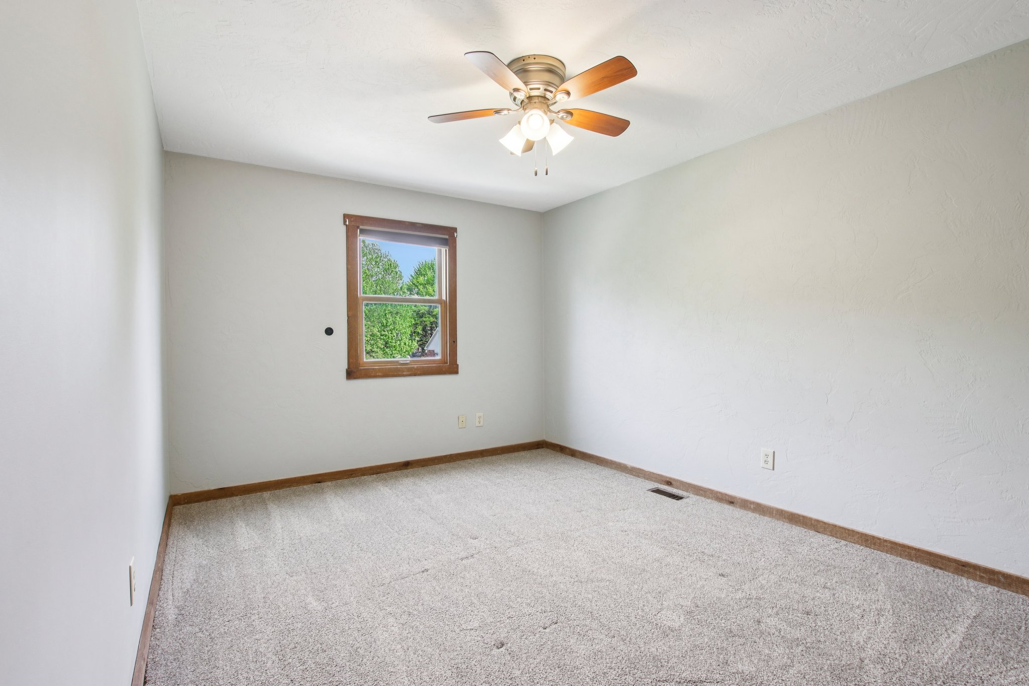 Thistlewood Ct-S1804-029.jpg