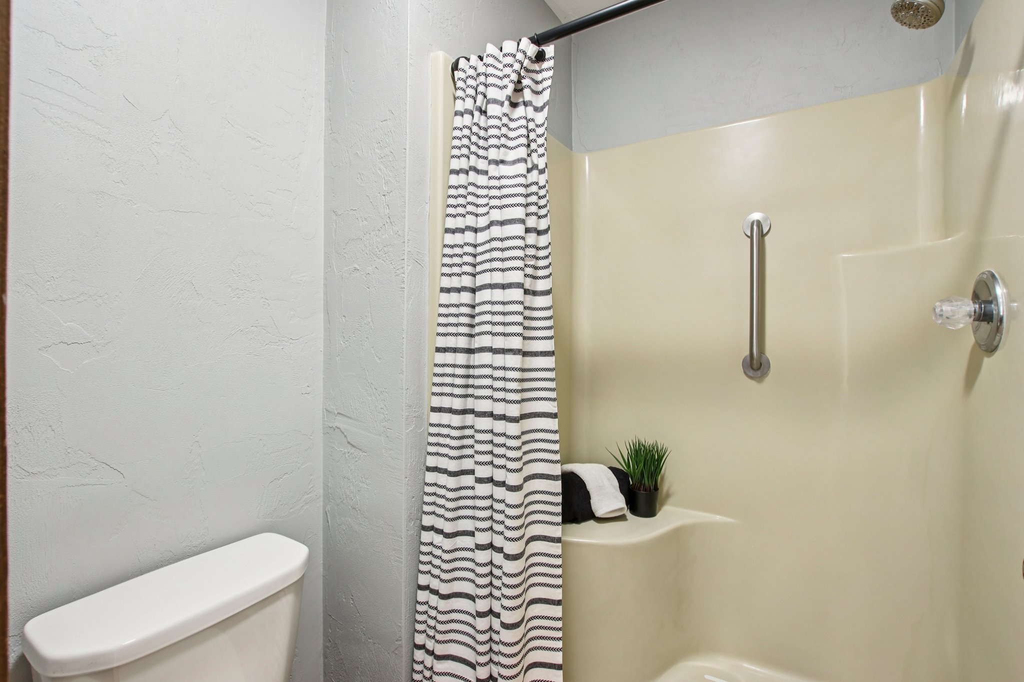 Thistlewood Ct-S1804-034.jpg