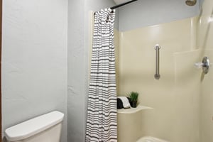 Thistlewood Ct-S1804-034.jpg