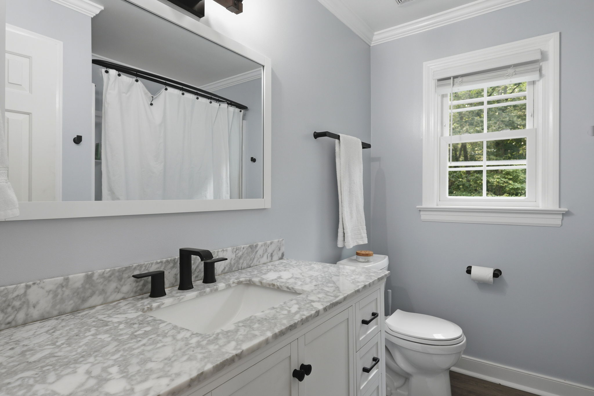 29-Hall Bath