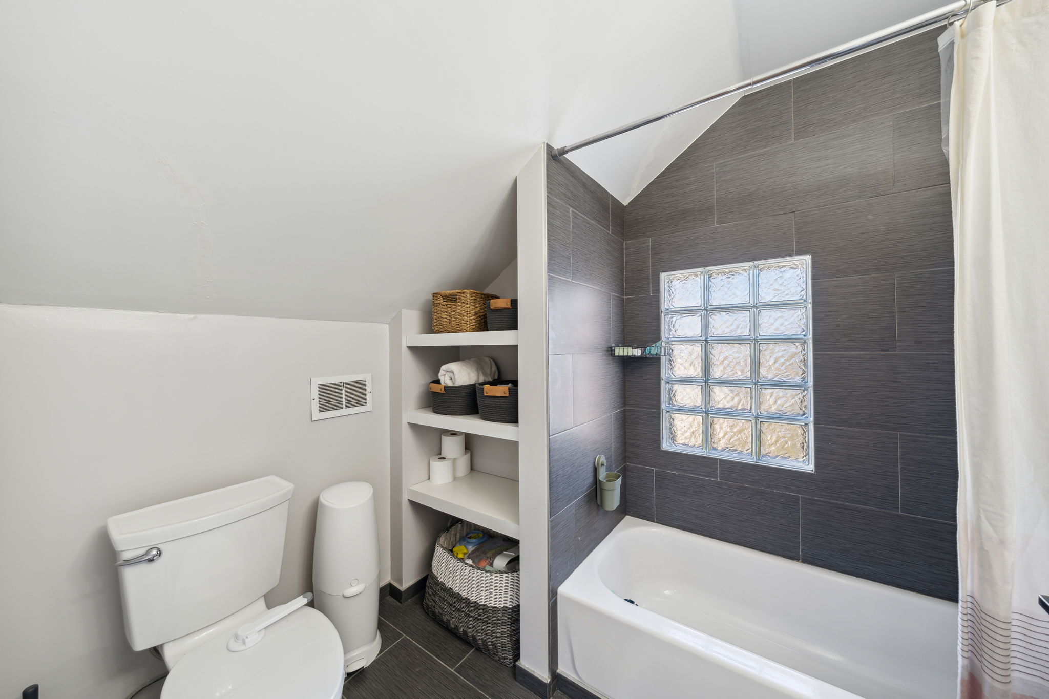23_Interior