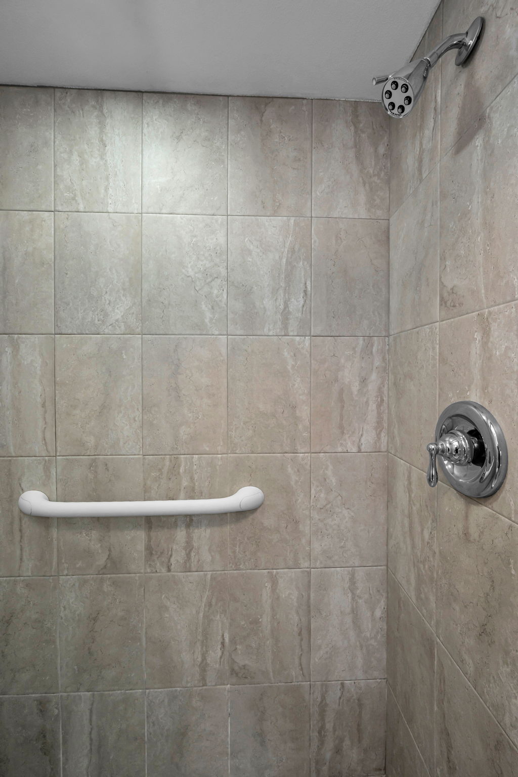 Primary Bathroom1c