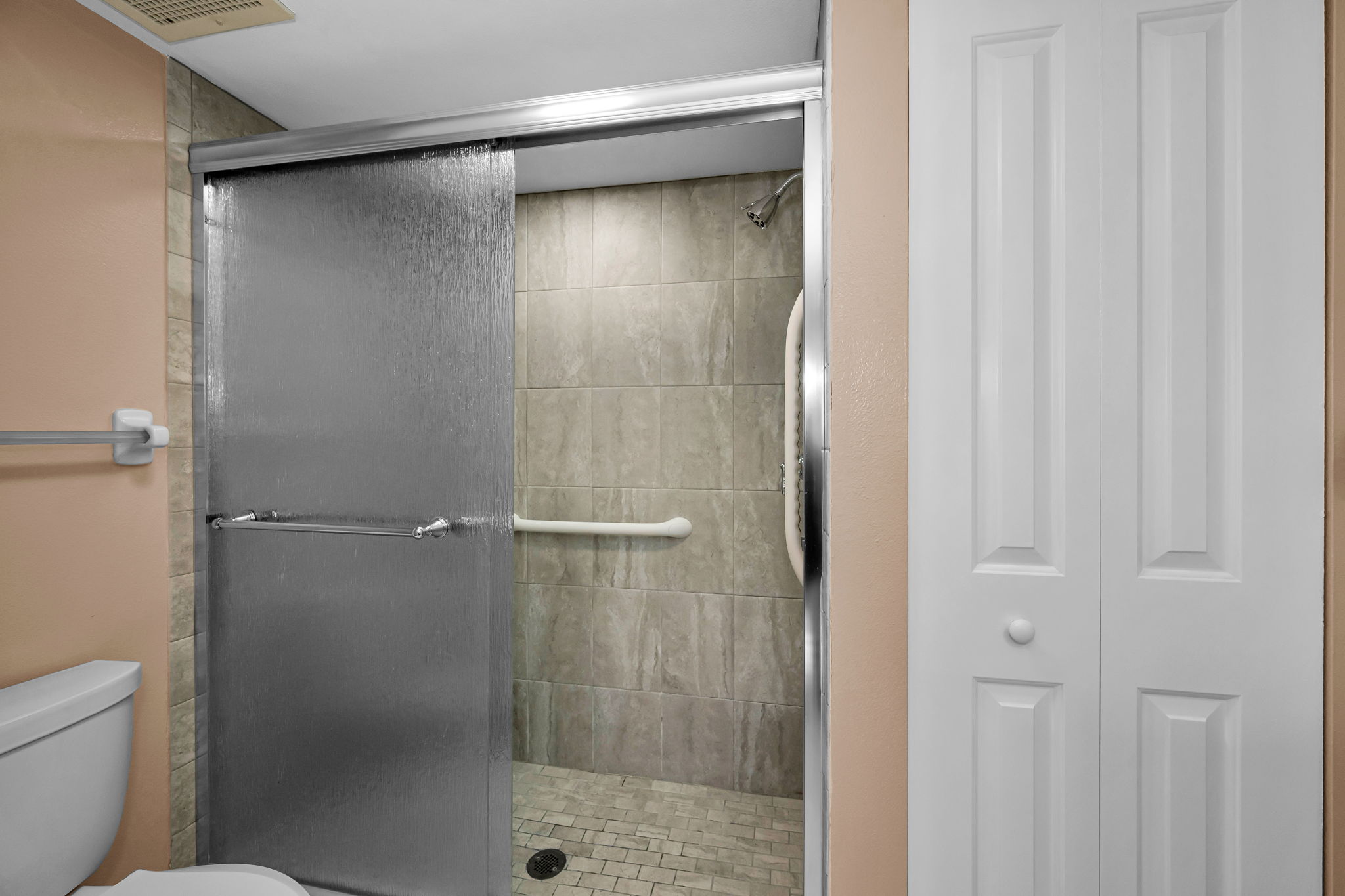Primary Bathroom1b