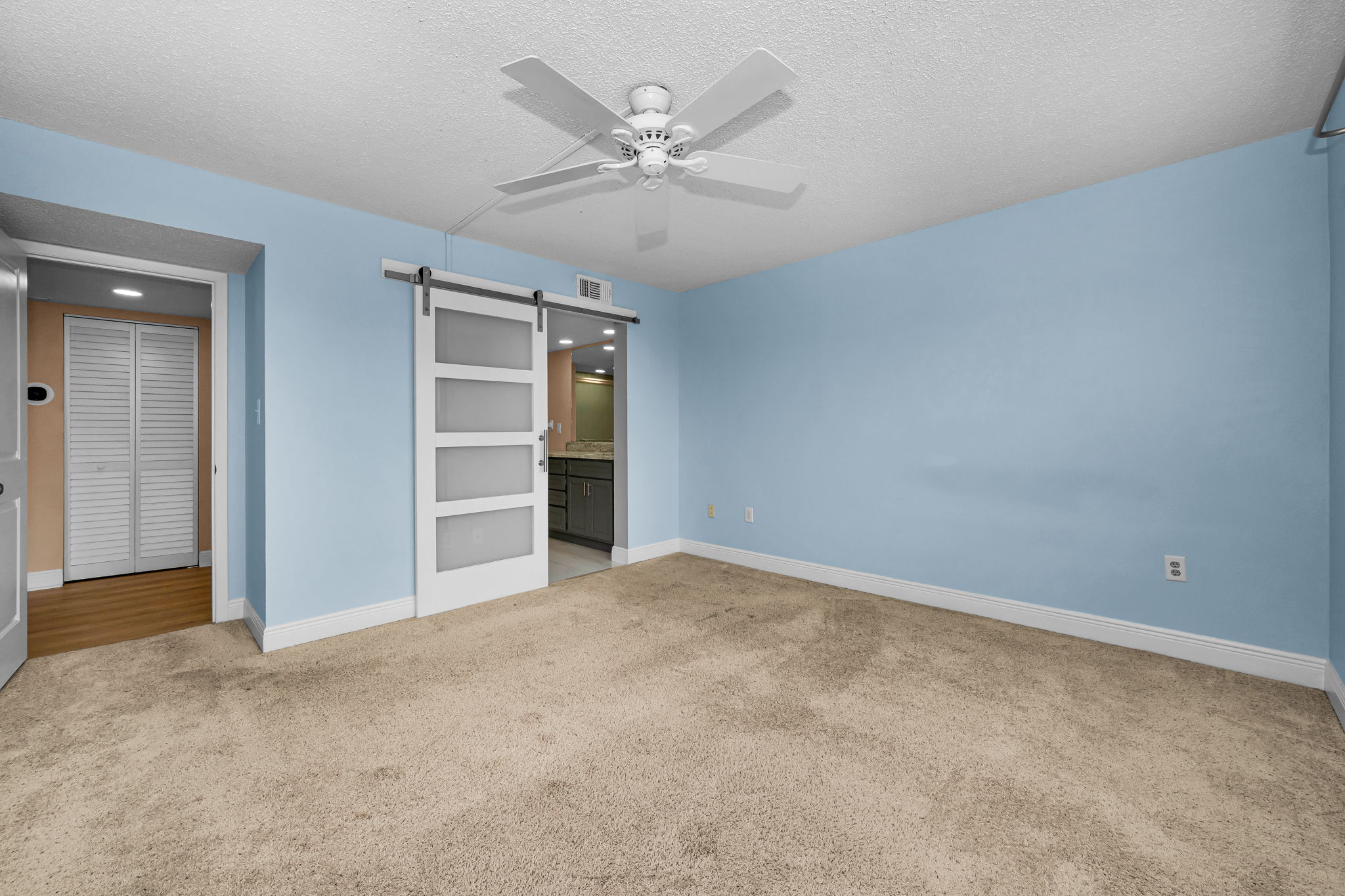 Primary Bedroom1d