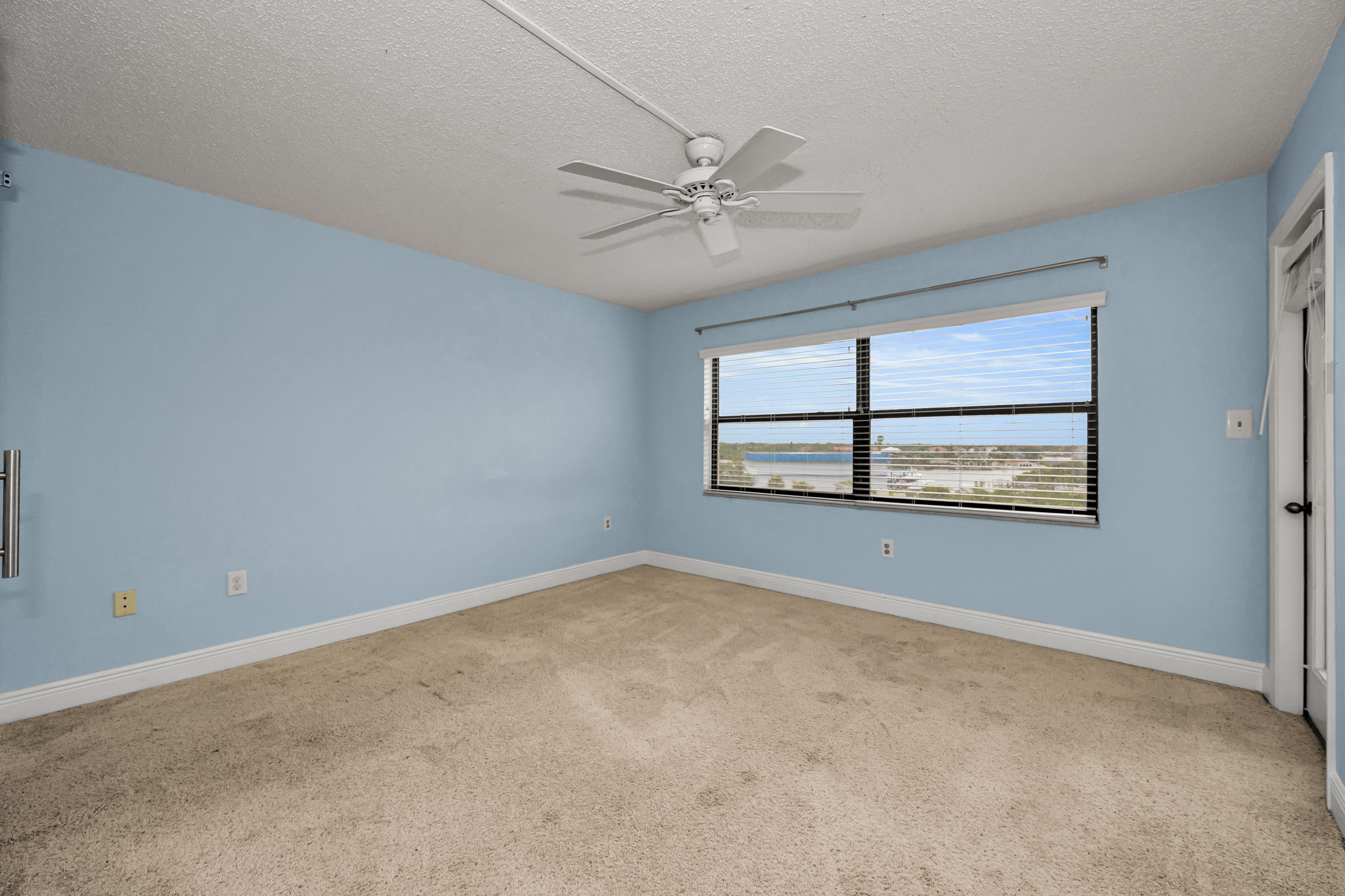 Primary Bedroom1a
