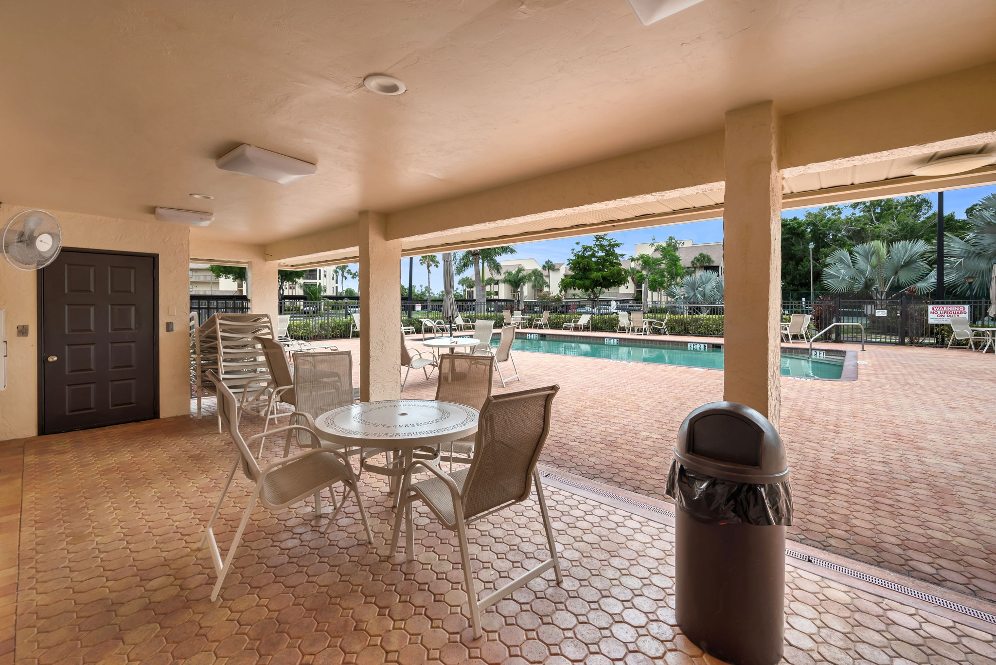 Pool Seating