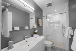 1325 13th St NW, Washington, DC 20005, USA Photo 16