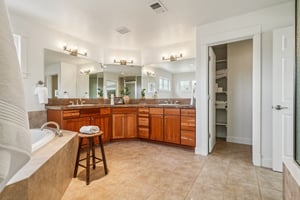 Jade Ln-S1301-075.jpg