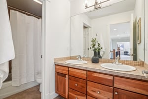 Jade Ln-S1301-085.jpg