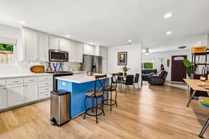 Evanston Dr-S2605-011.jpg