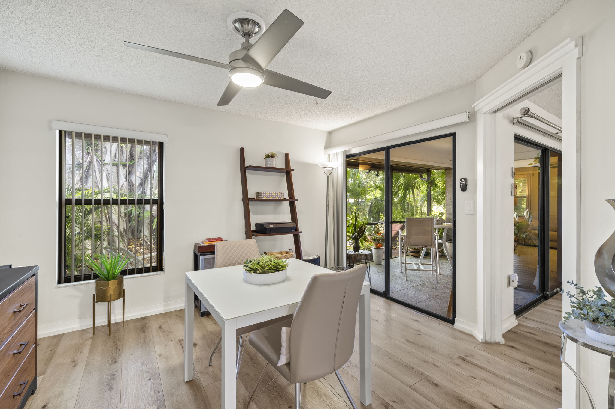 Breakfast Nook 1 of 2