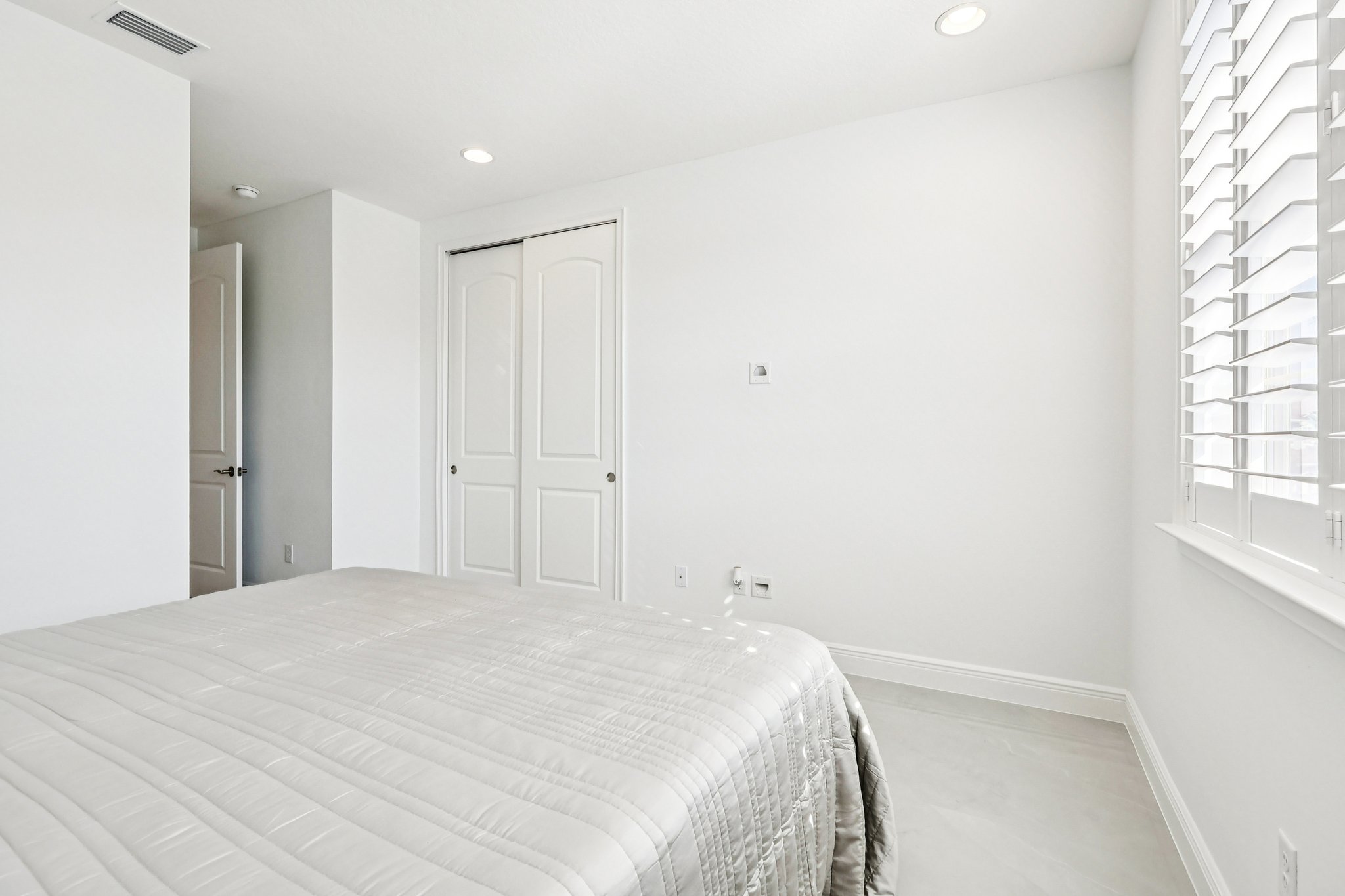 Bromborough Dr-S0612-043.jpg