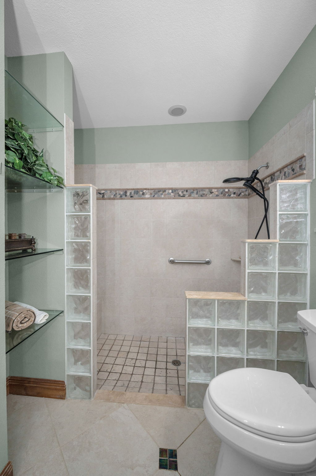 First Floor Primary Bathroom1b