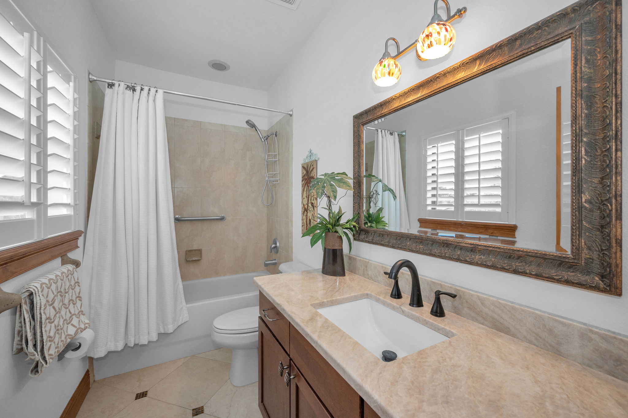 Upper Level Bathroom2