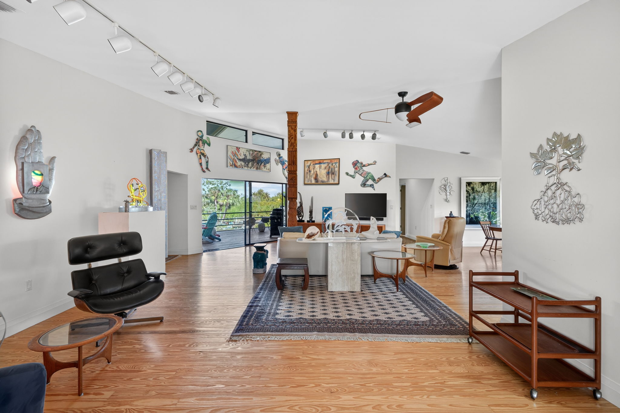 Sitting Area 1  of 3