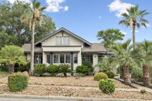 133 E. Mistletoe Front