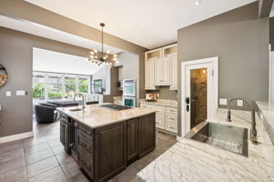 Large island with gas cooktop and farm sink