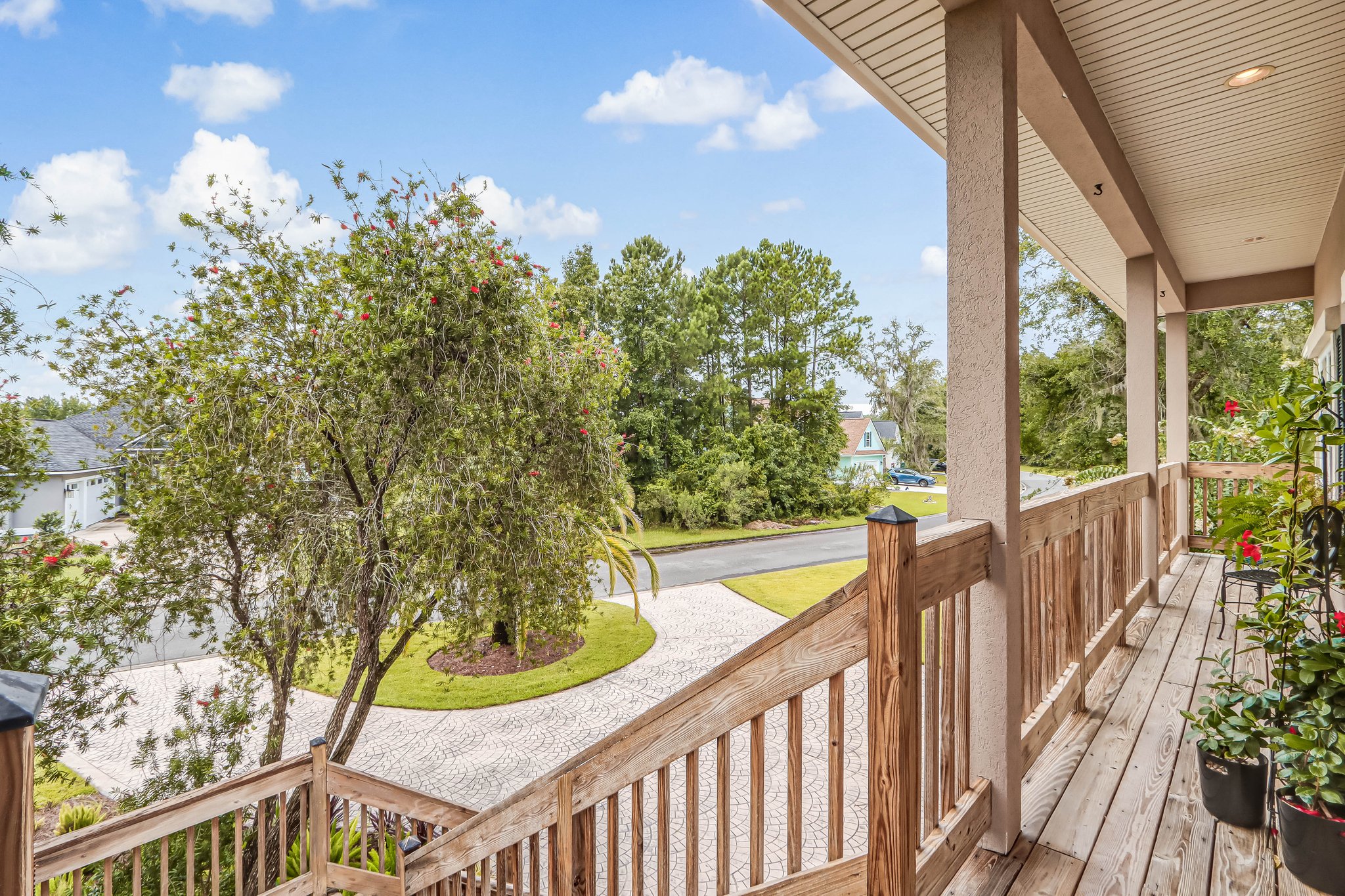 Front Porch/Entrance