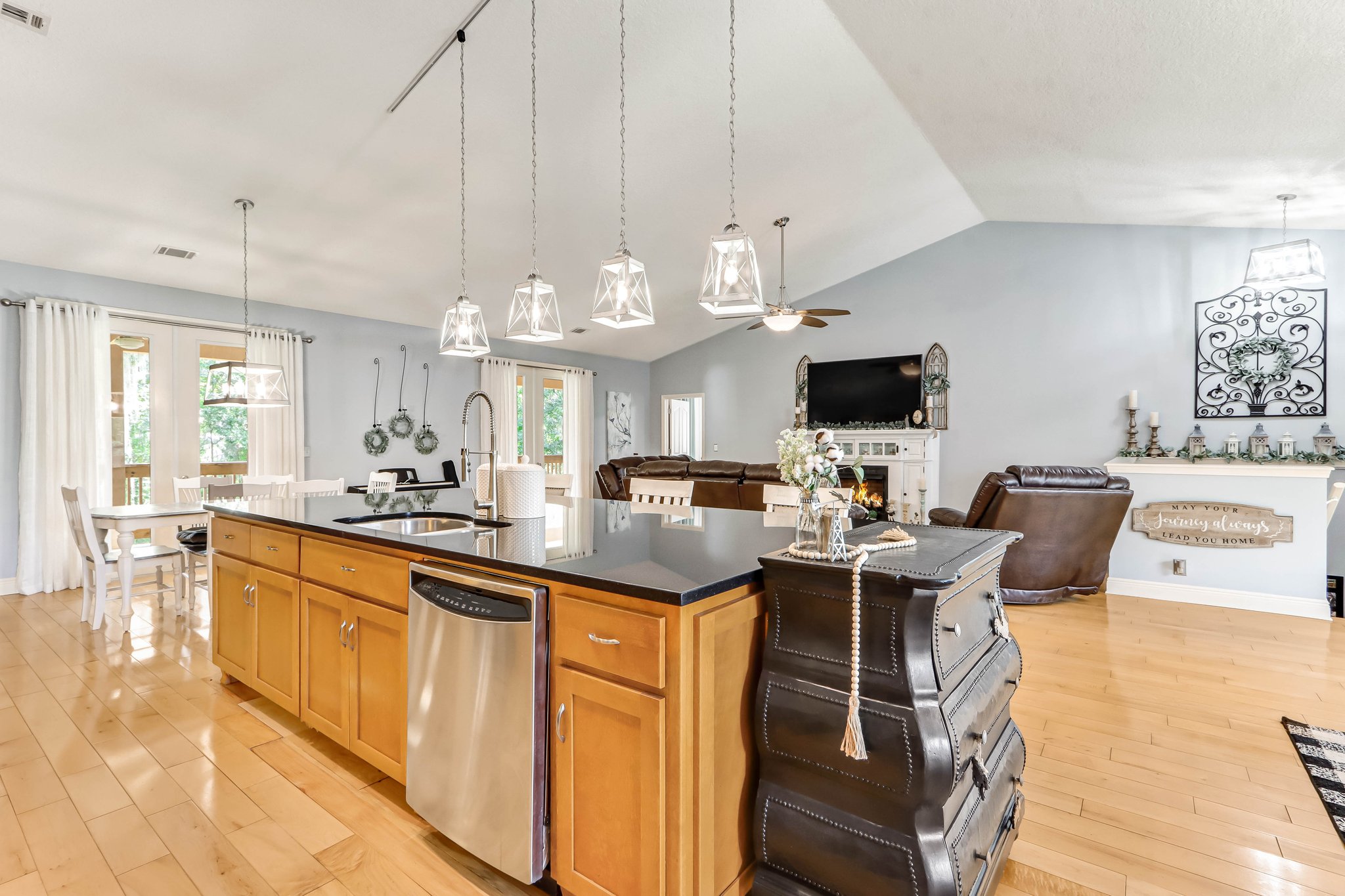 Kitchen/Breakfast Bar