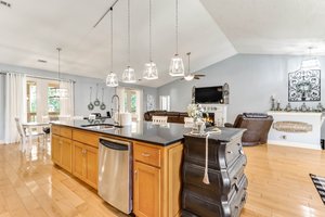 Kitchen/Breakfast Bar