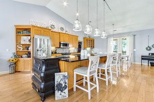 Kitchen/Breakfast Bar