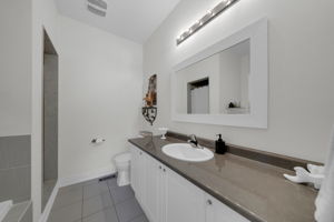  Photo 33