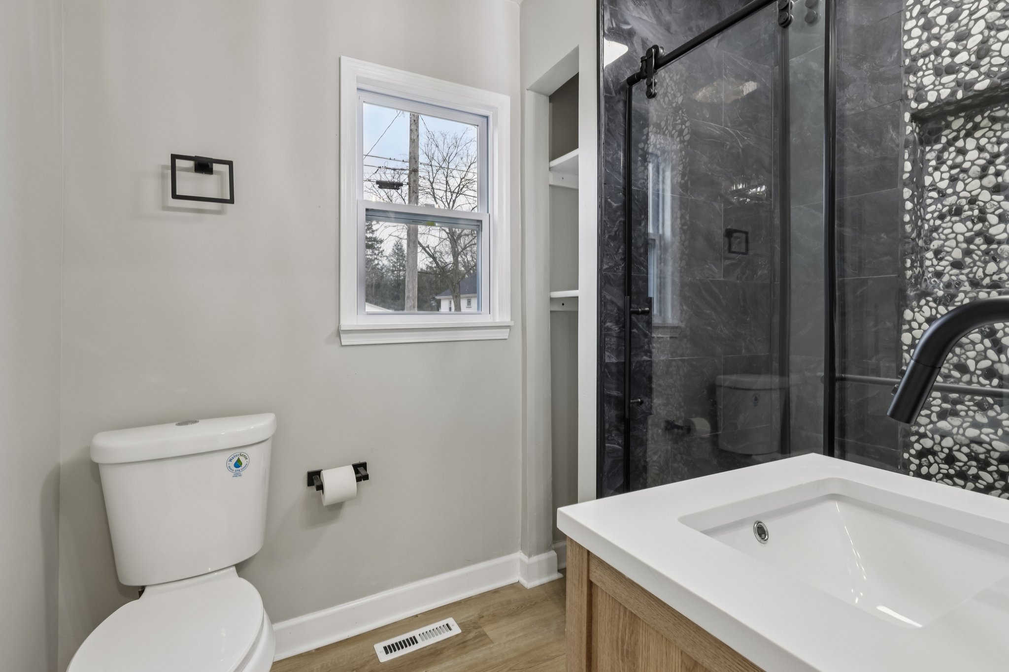 N Pearl St-S1101-023.jpg