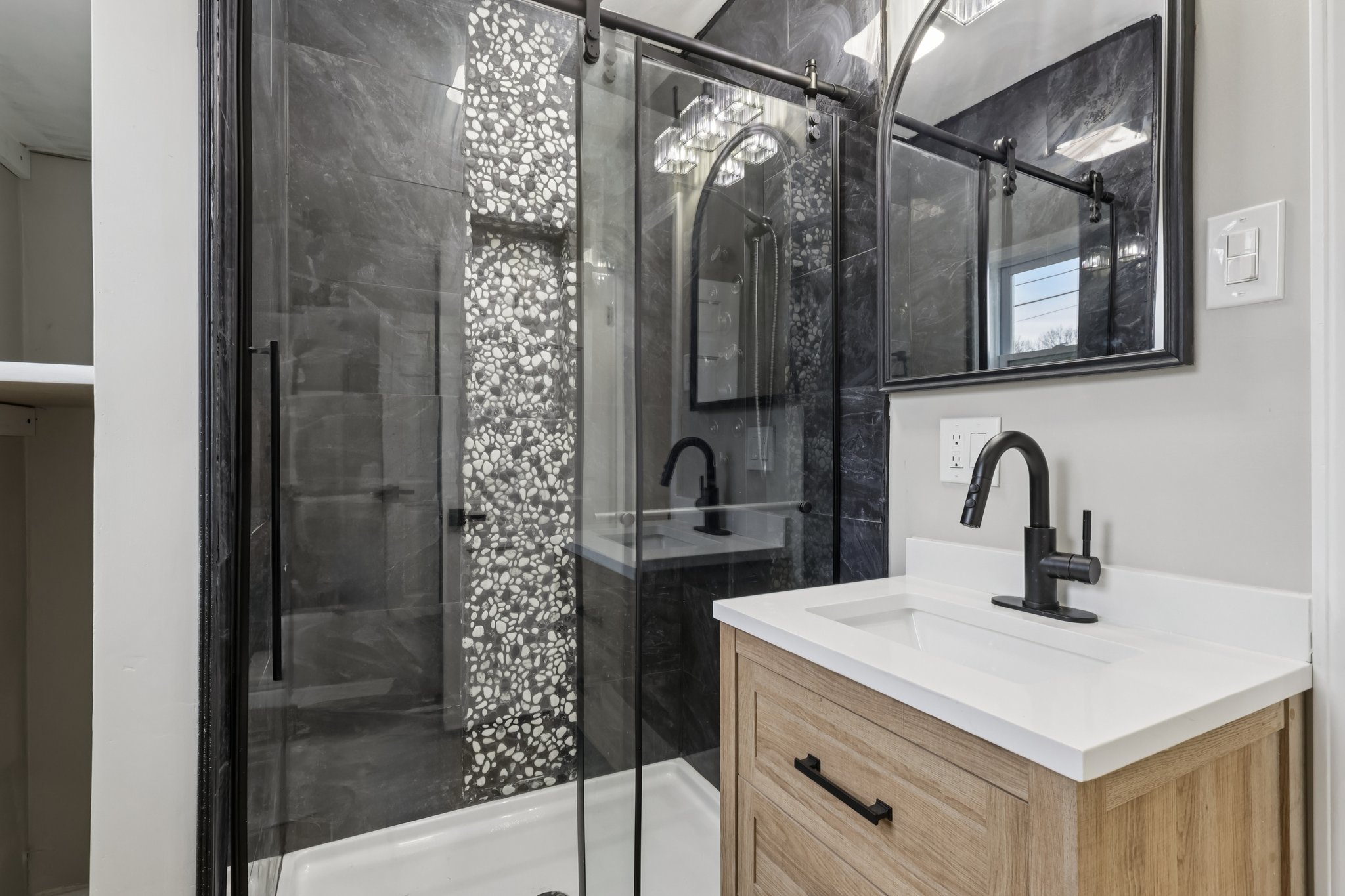 N Pearl St-S1101-024.jpg