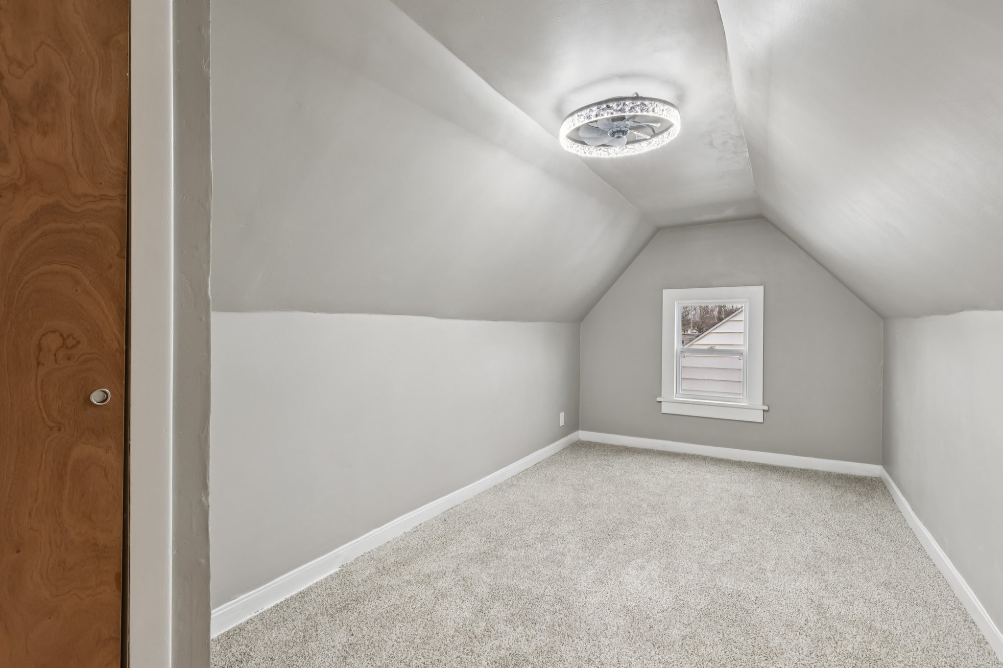 N Pearl St-S1101-025.jpg