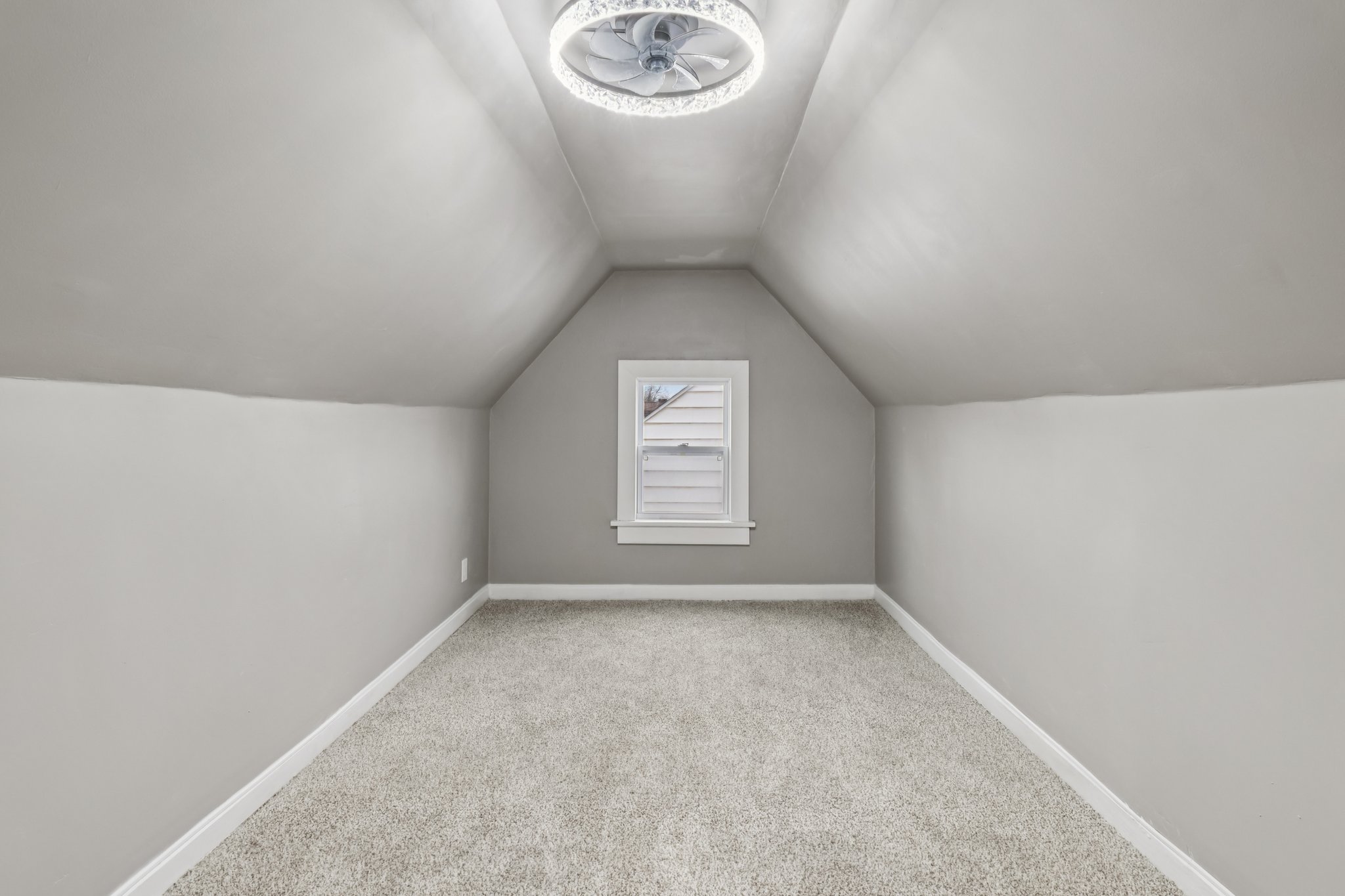 N Pearl St-S1101-027.jpg