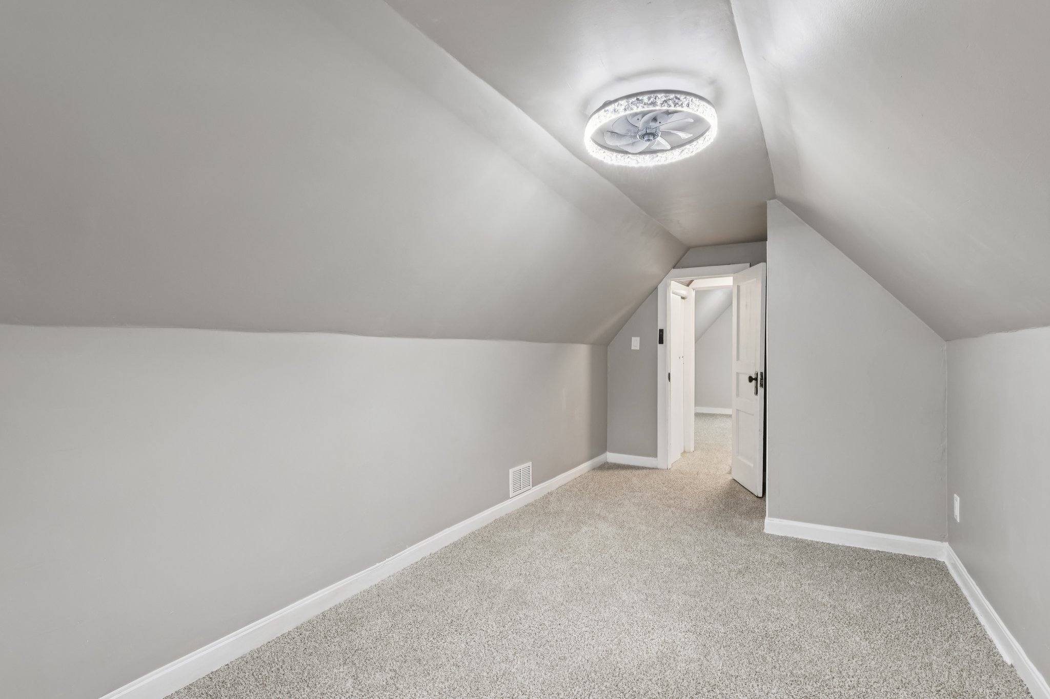 N Pearl St-S1101-029.jpg