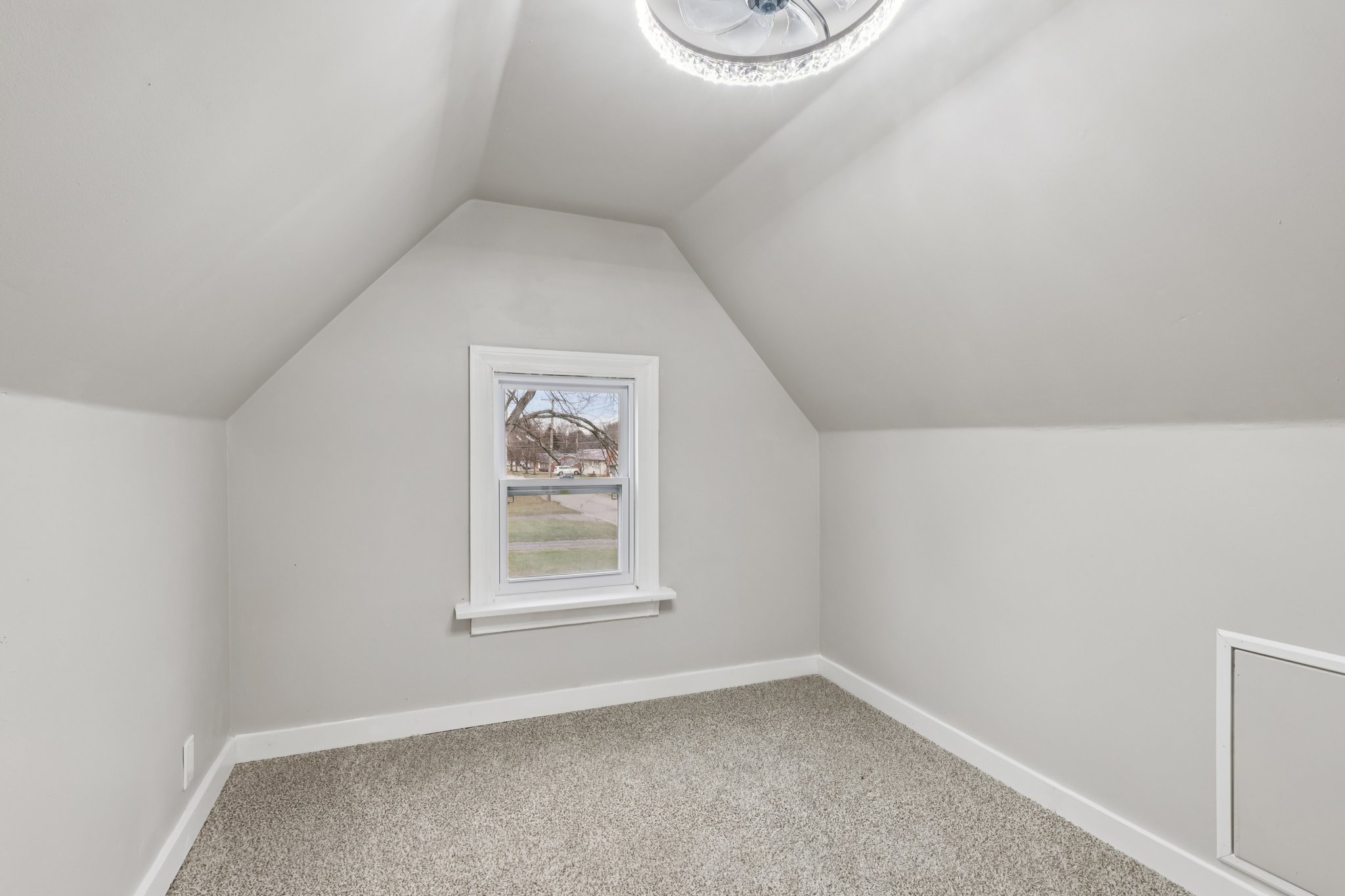 N Pearl St-S1101-030.jpg