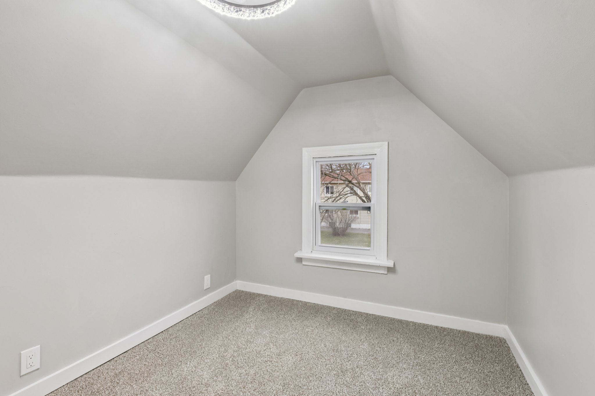 N Pearl St-S1101-031.jpg