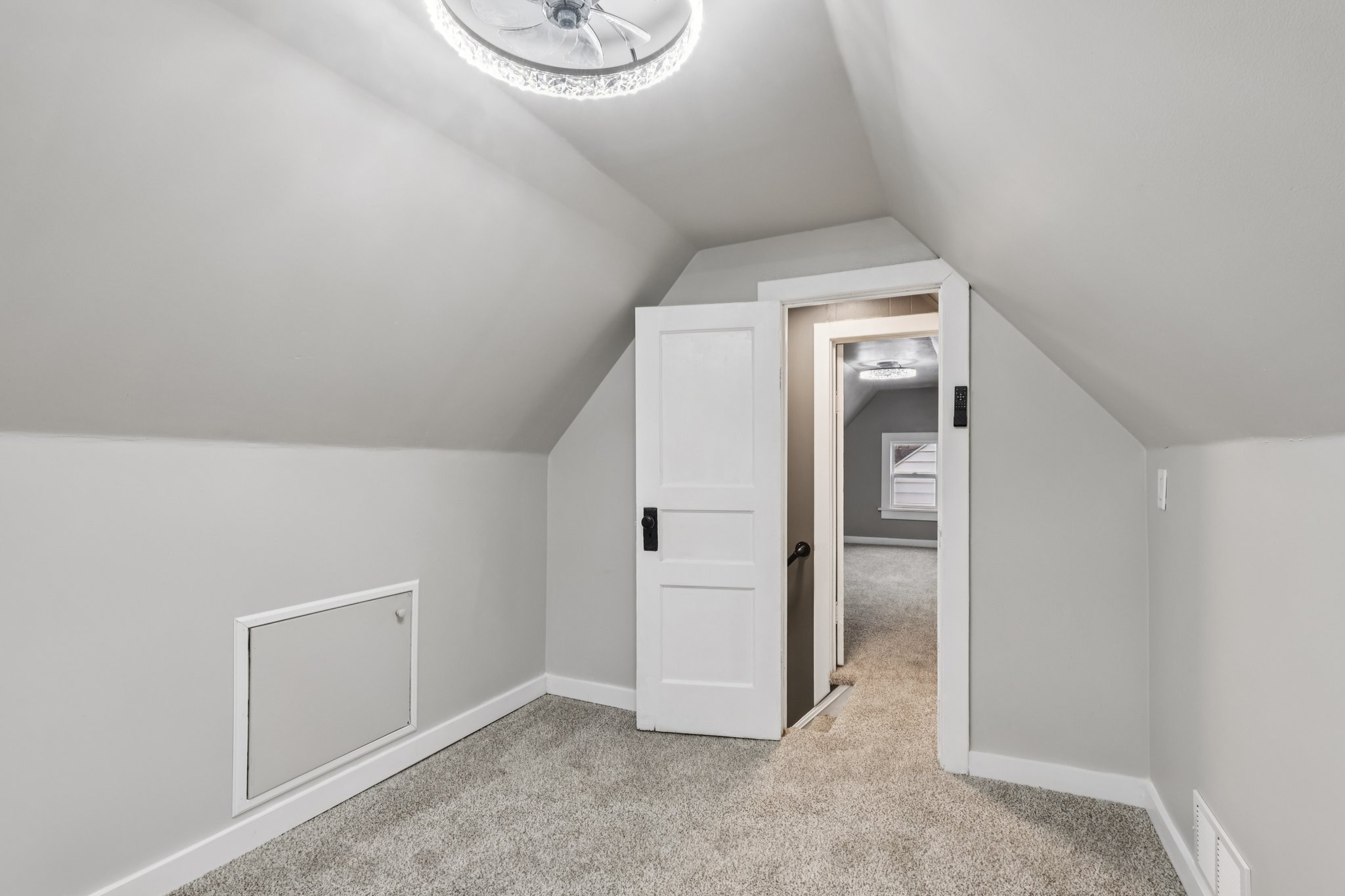 N Pearl St-S1101-033.jpg