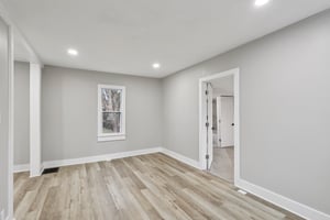 N Pearl St-S1101-004.jpg