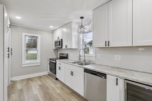 N Pearl St-S1101-014.jpg