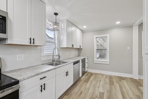 N Pearl St-S1101-015.jpg