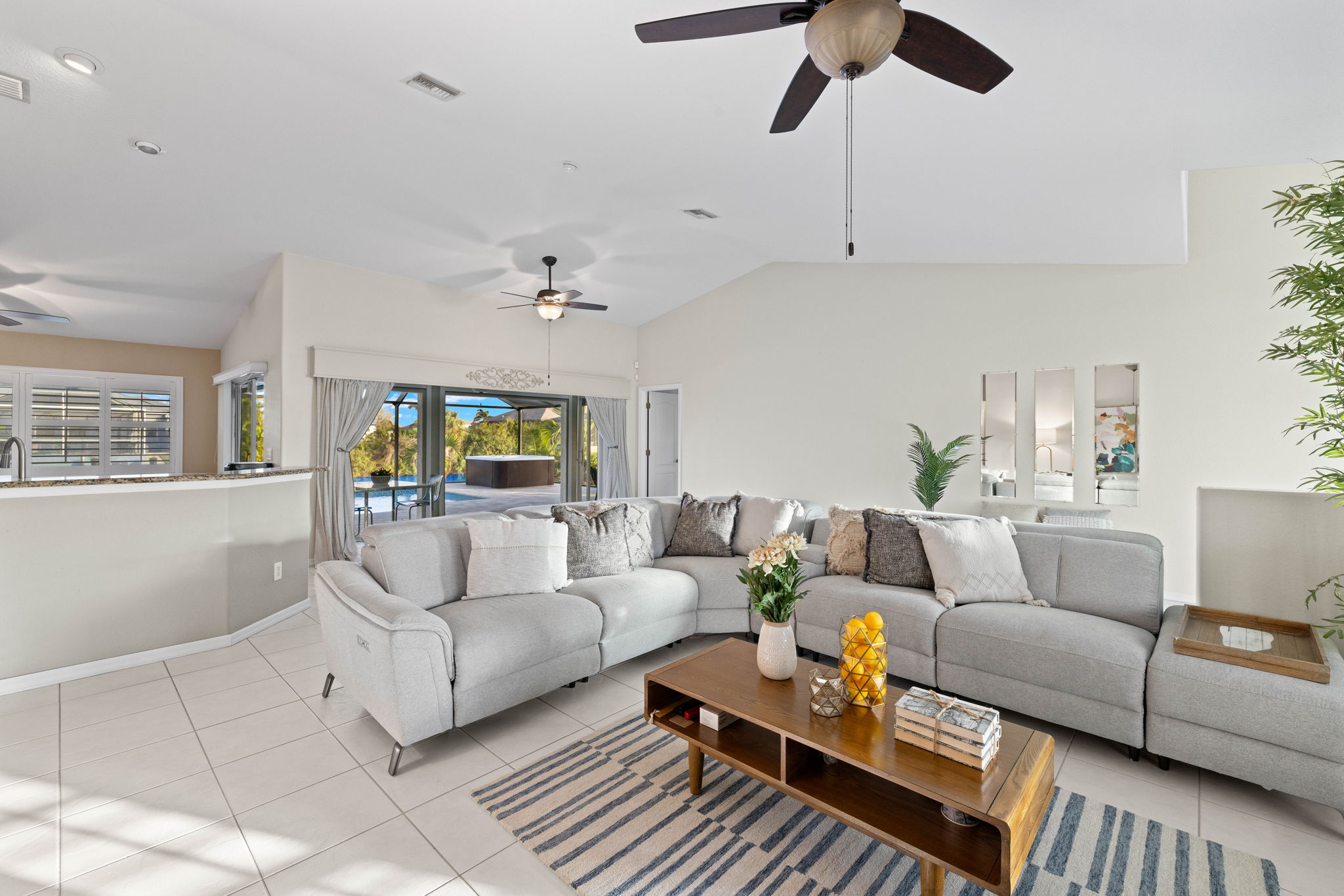 Living Room (4)