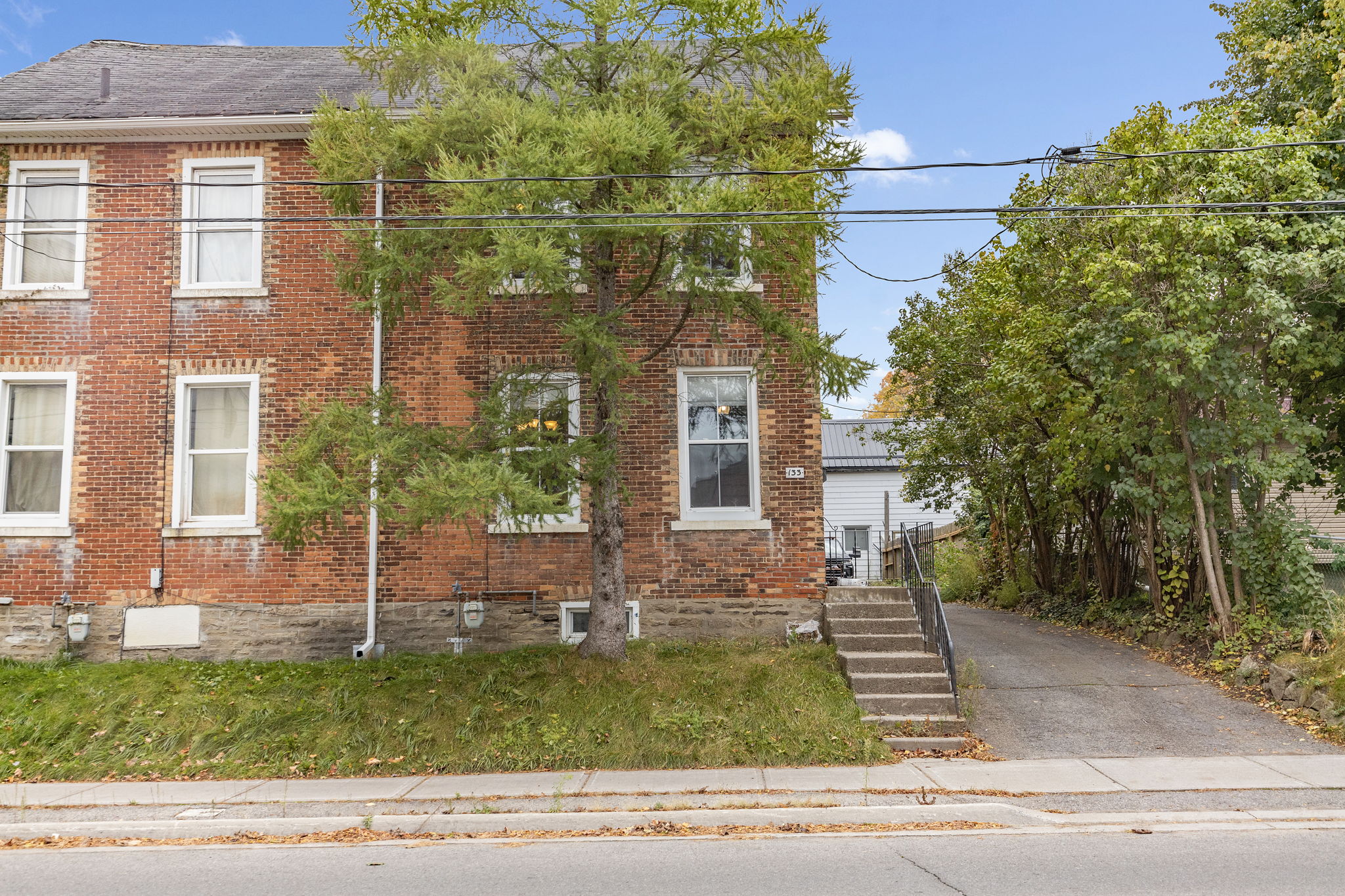 133 Pearl St E, Brockville, ON K6V 1R2 | Studio 2 Photography