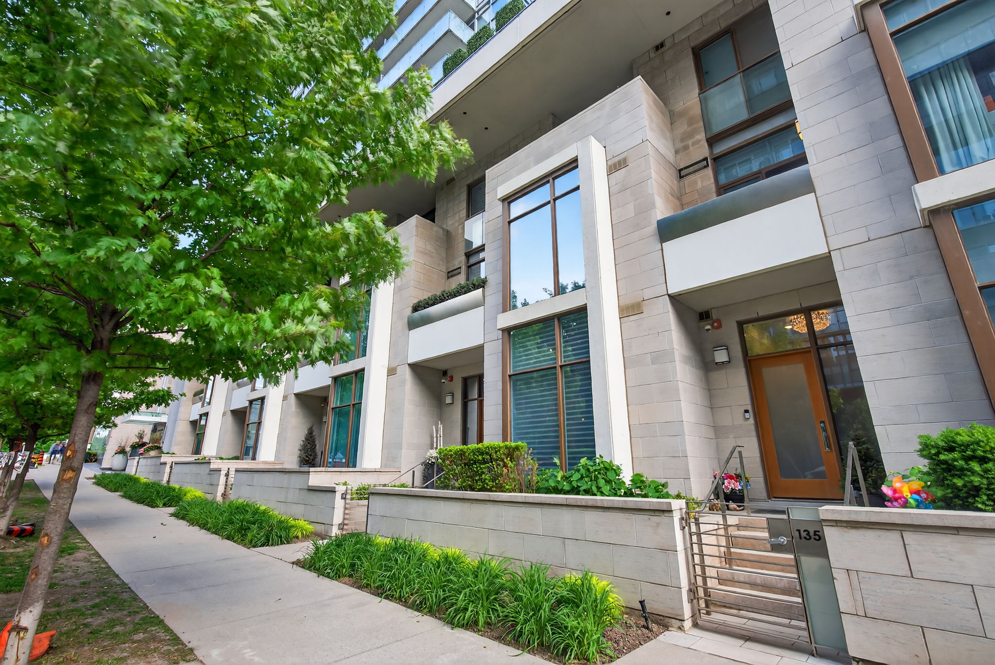 133 Pears Ave. Toronto, ON M5R 1T3