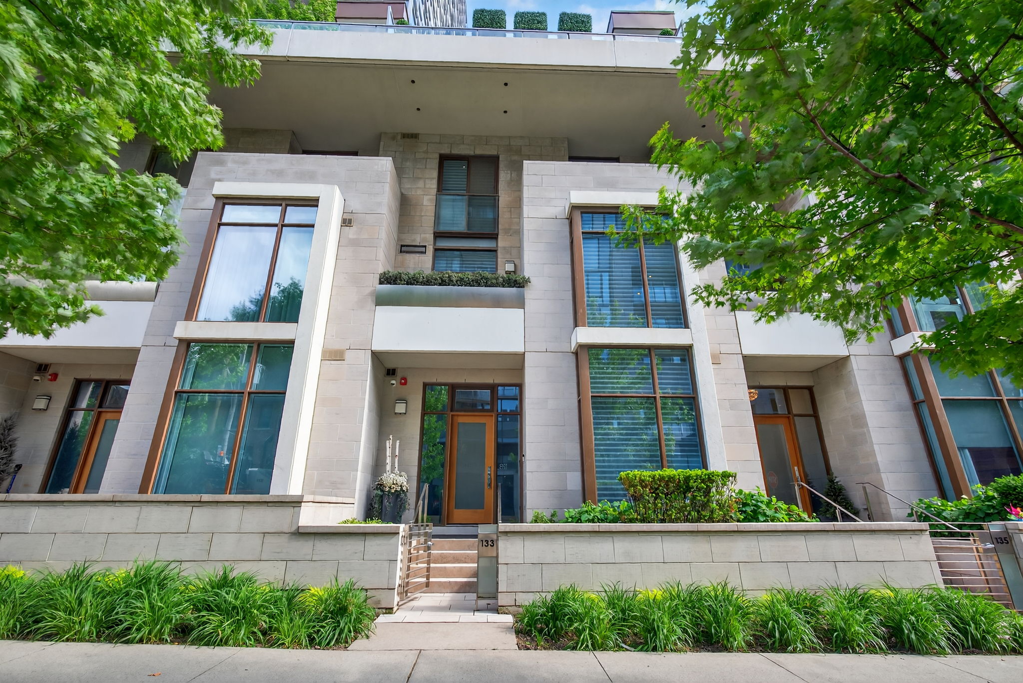 133 Pears Ave. Toronto, ON M5R 1T3