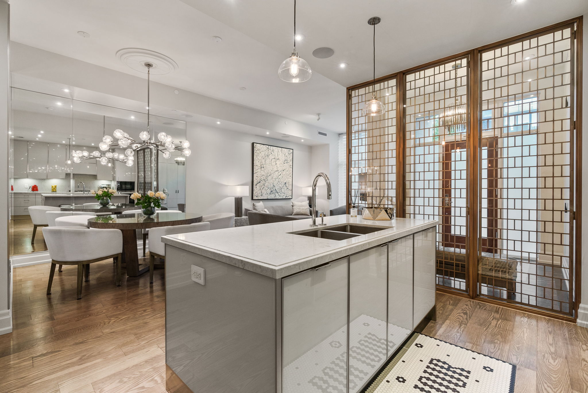 133 Pears Ave. Toronto, ON M5R 1T3