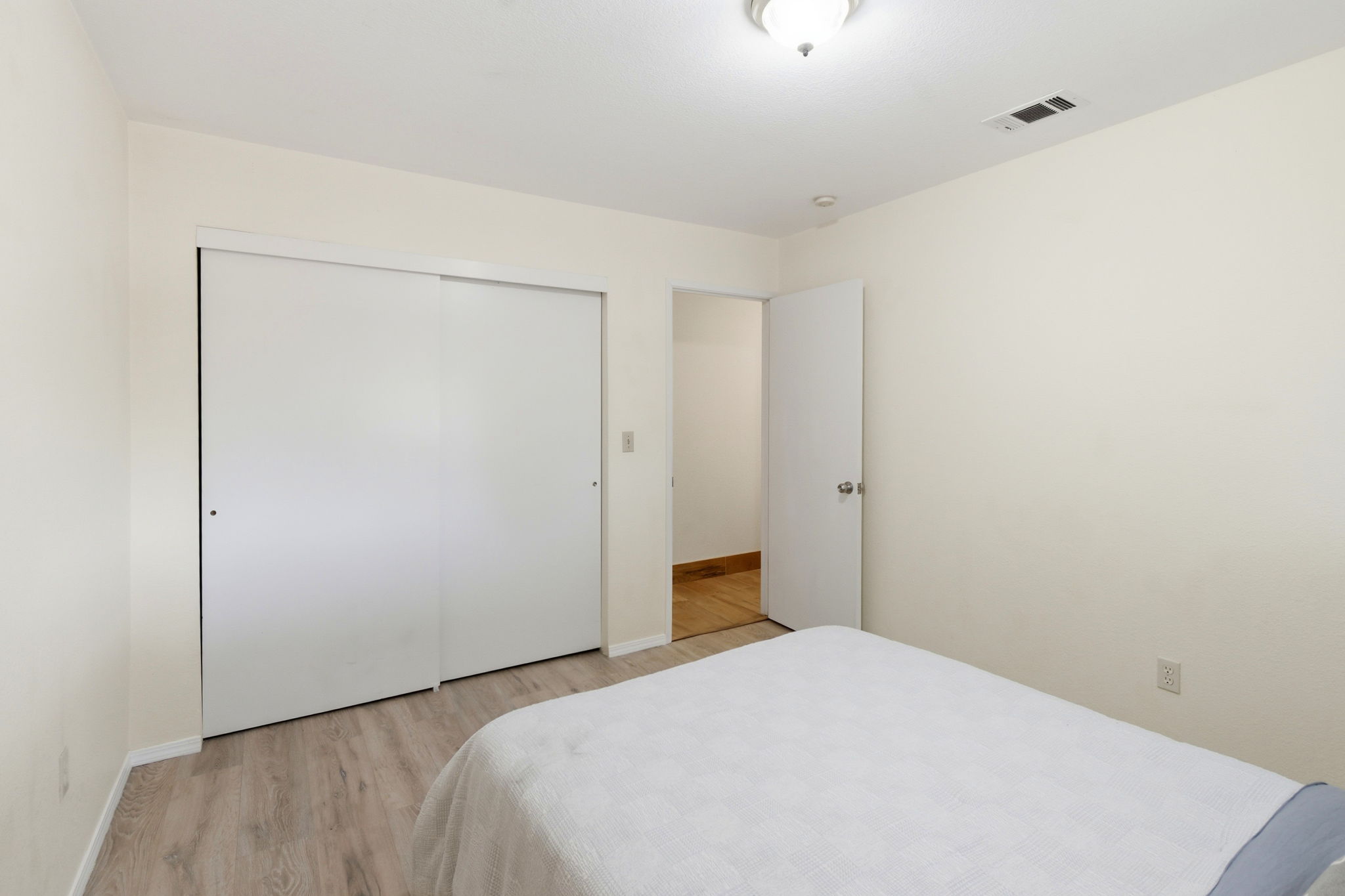 038_F8_133 Stratford St
