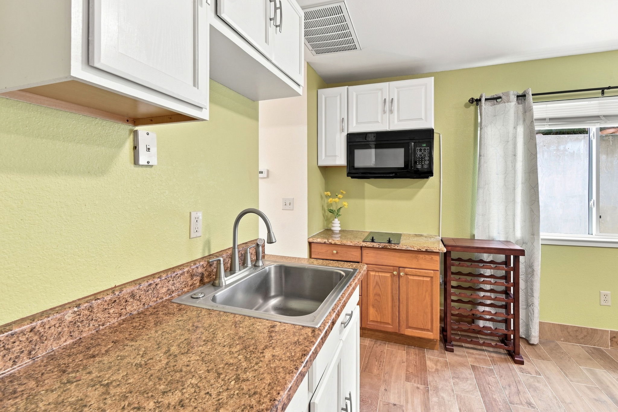 016_F8_133 Stratford St