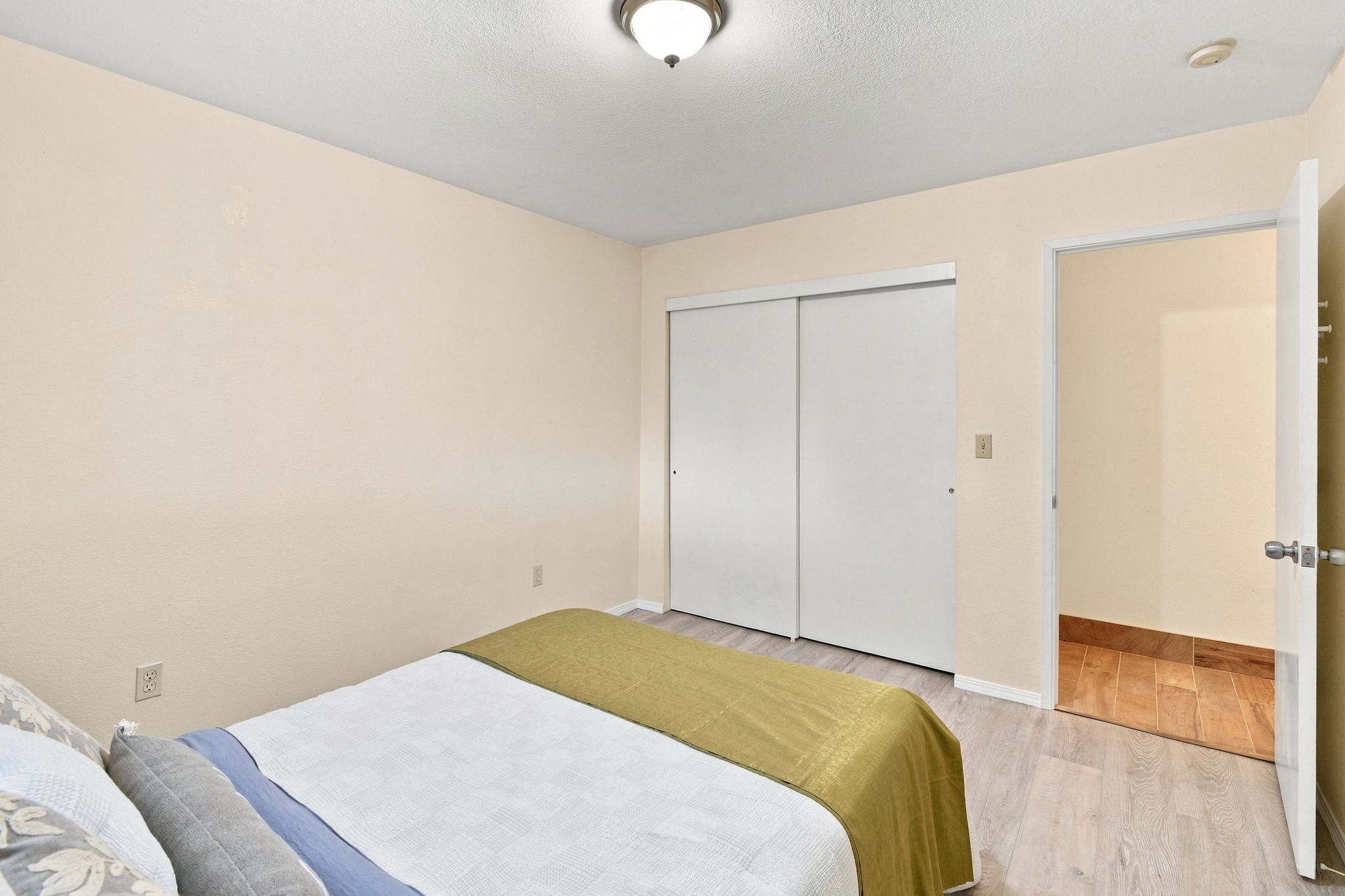 033_F8_133 Stratford St