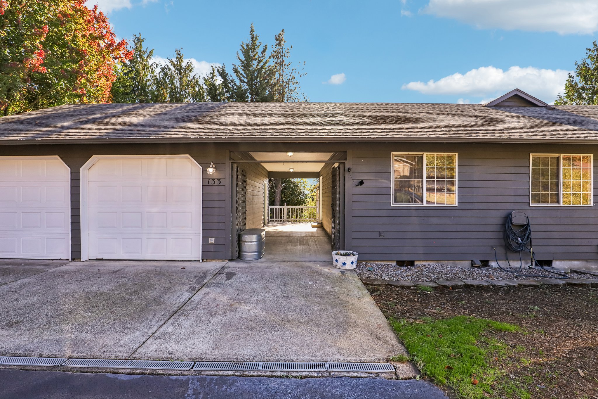 Sunnyside Dr-S2210-004.jpg