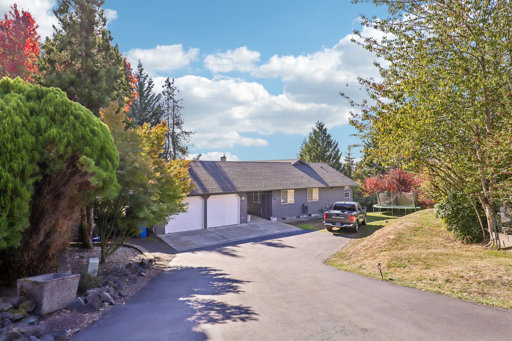 Sunnyside Dr-S2210-007.jpg