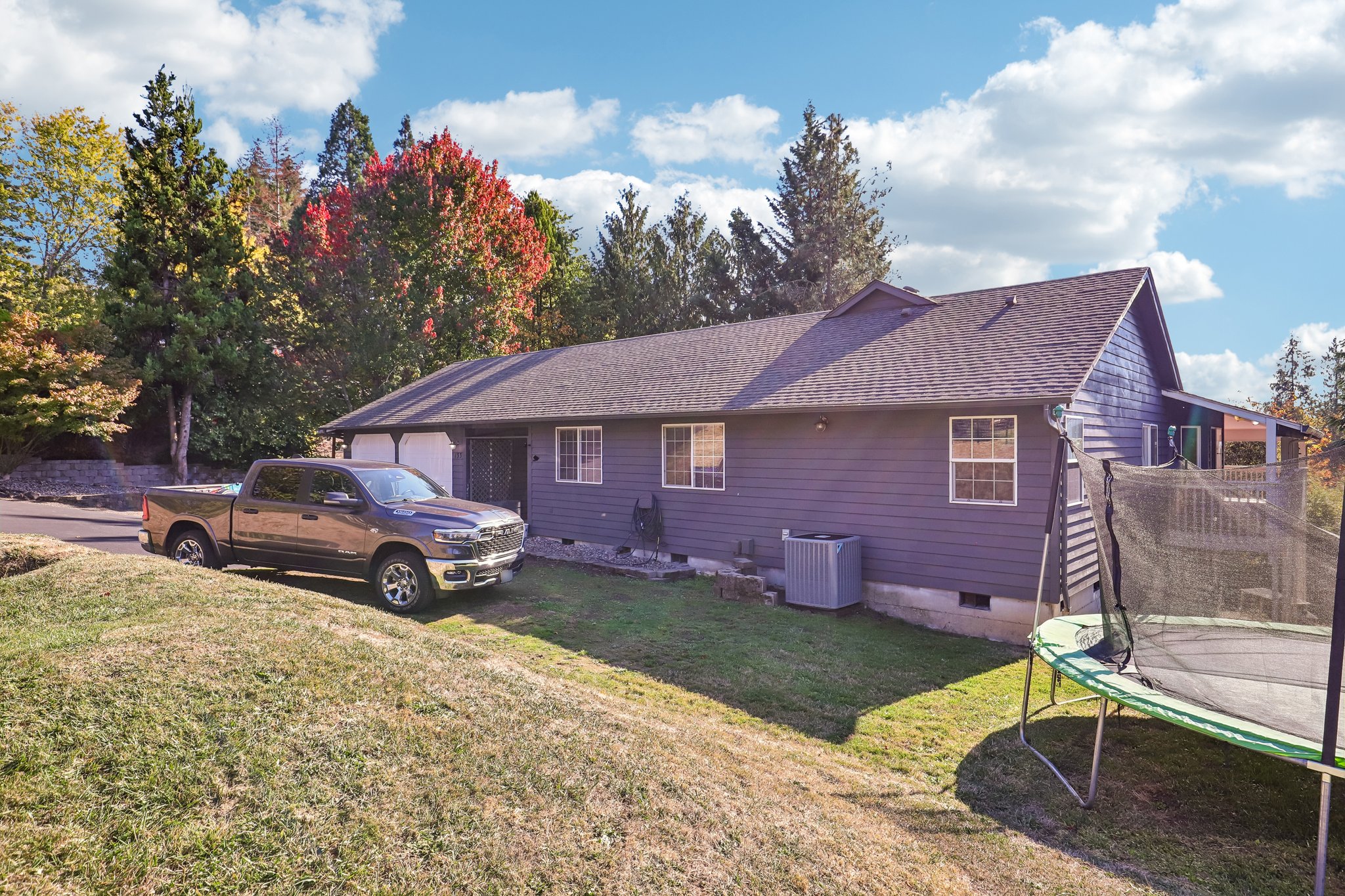 Sunnyside Dr-S2210-008.jpg