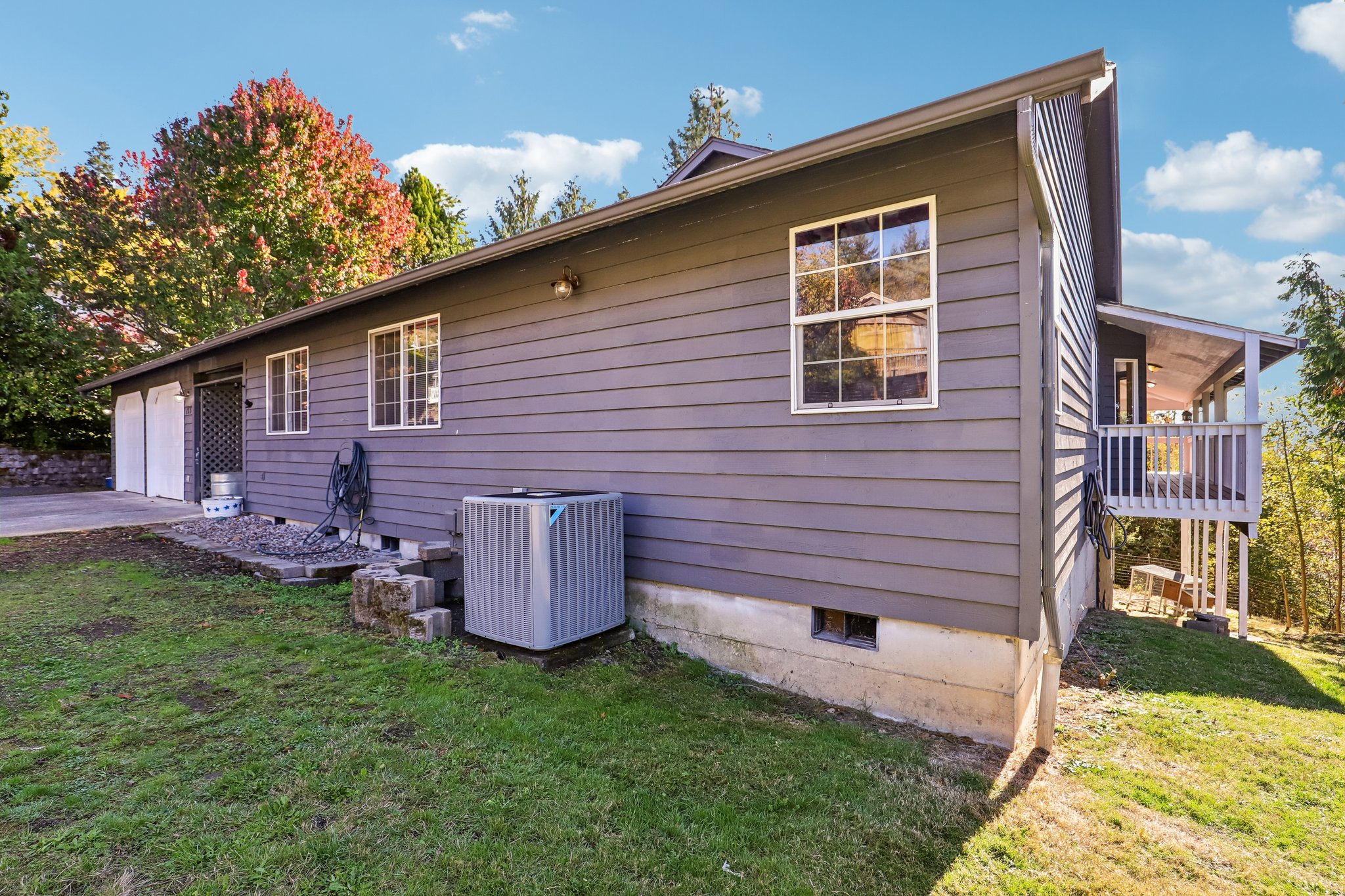 Sunnyside Dr-S2210-009.jpg